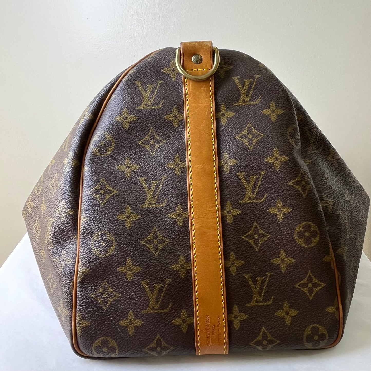 Louis Vuitton Keepall 55 Monogram Canvas – 11.8"H x 21.7"L x 9.4"W