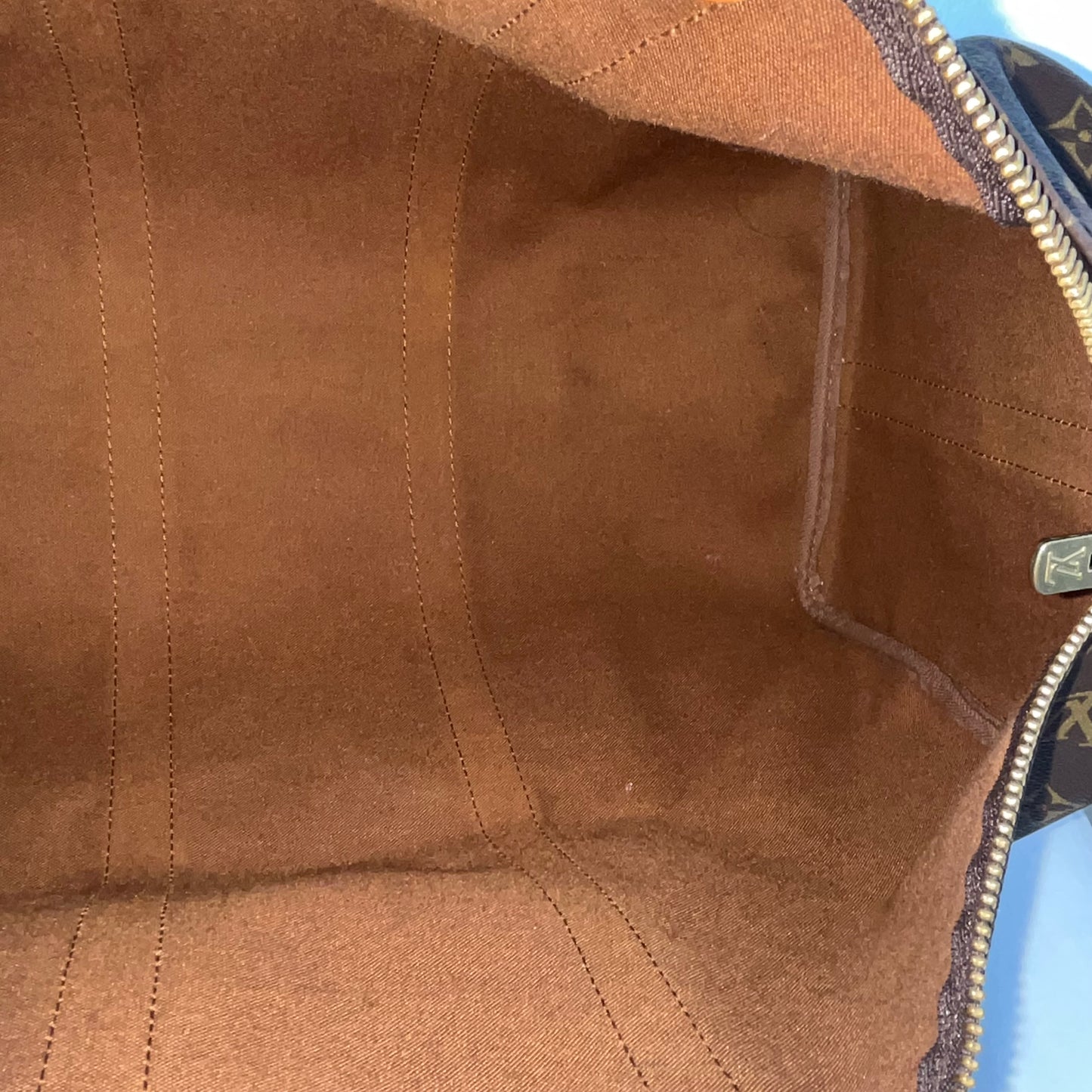 Louis Vuitton Keepall 55 Monogram Canvas – 11.8"H x 21.7"L x 9.4"W