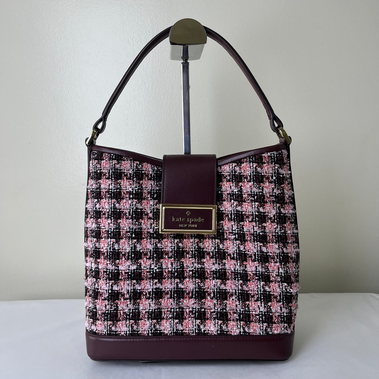 Kate Spade New York Reegan Bucket – 9.5"H x 8"L x 5"W