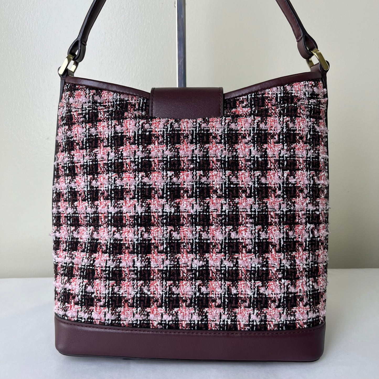 Kate Spade New York Reegan Bucket – 9.5"H x 8"L x 5"W