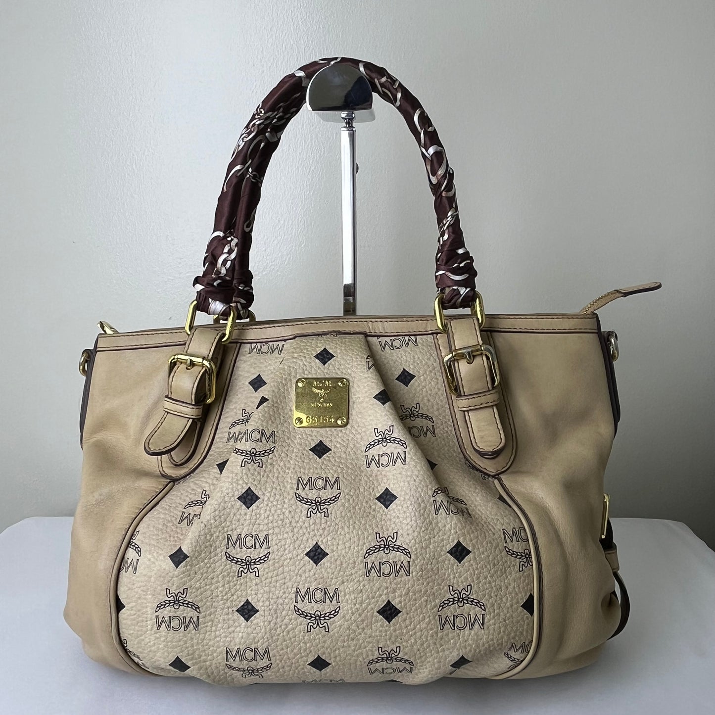 MCM Calfskin Visetos – 6.5"H x 9.5"L x 2.5"W