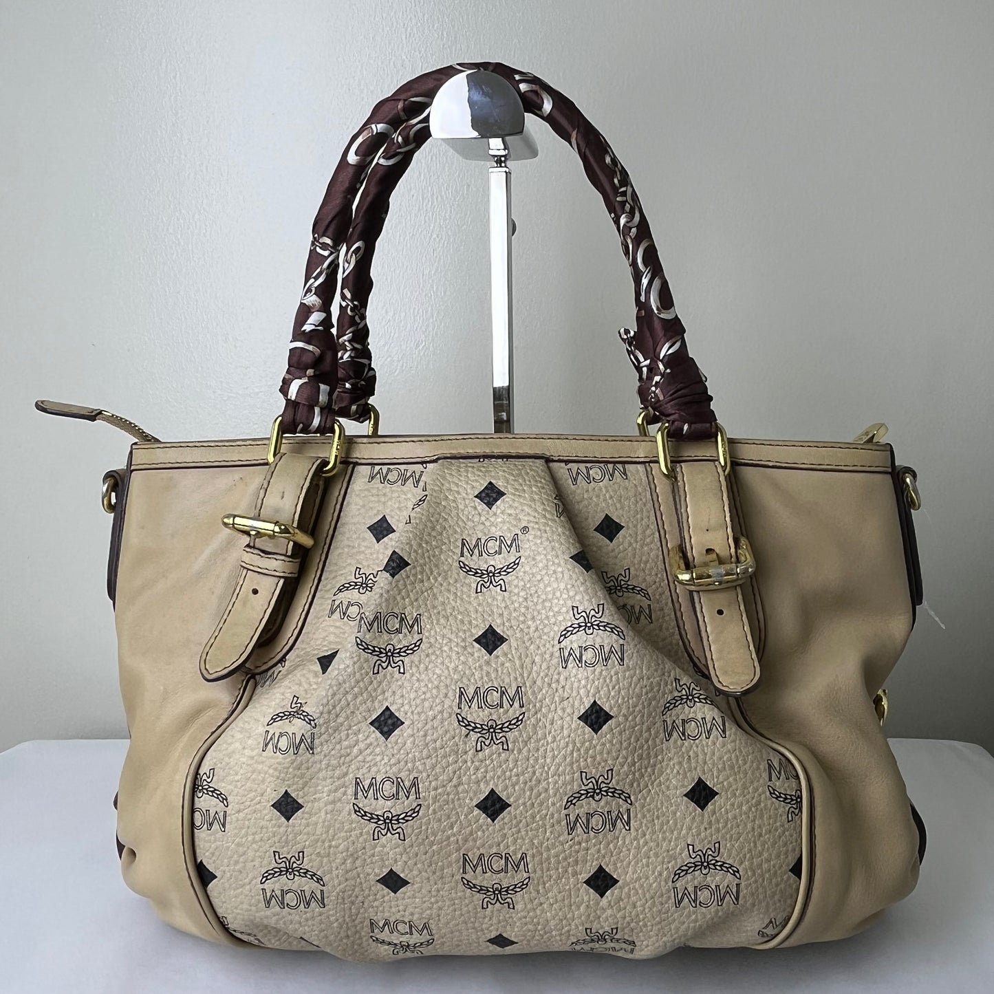 MCM Calfskin Visetos – 6.5"H x 9.5"L x 2.5"W