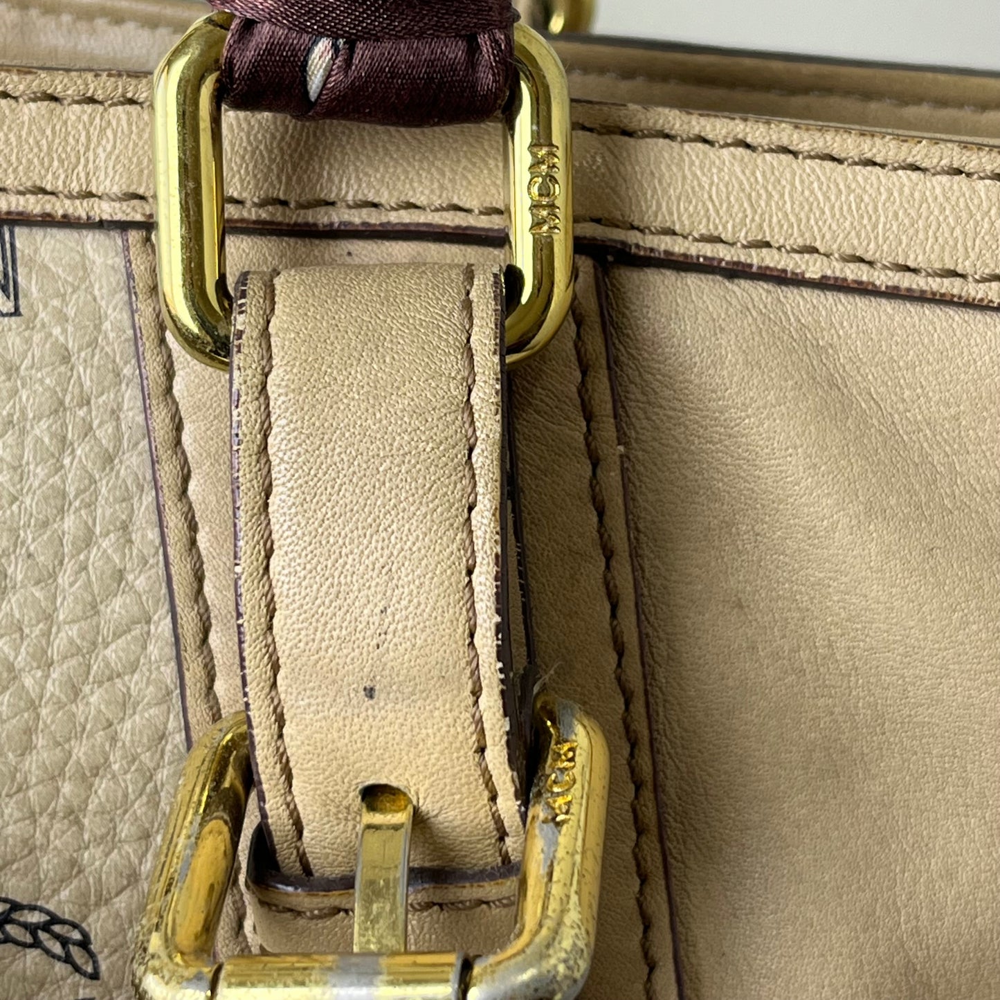 MCM Calfskin Visetos – 6.5"H x 9.5"L x 2.5"W
