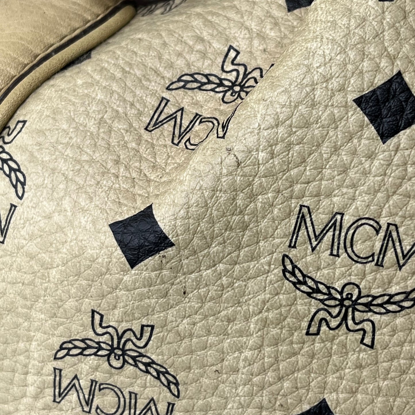 MCM Calfskin Visetos – 6.5"H x 9.5"L x 2.5"W