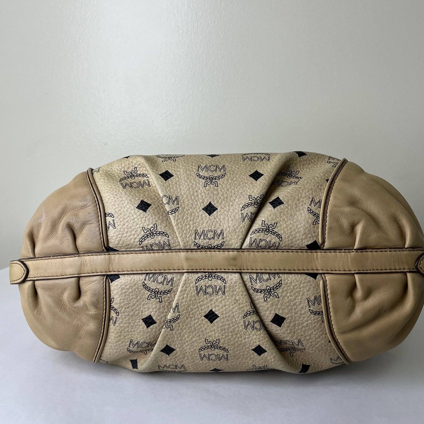 MCM Calfskin Visetos – 6.5"H x 9.5"L x 2.5"W