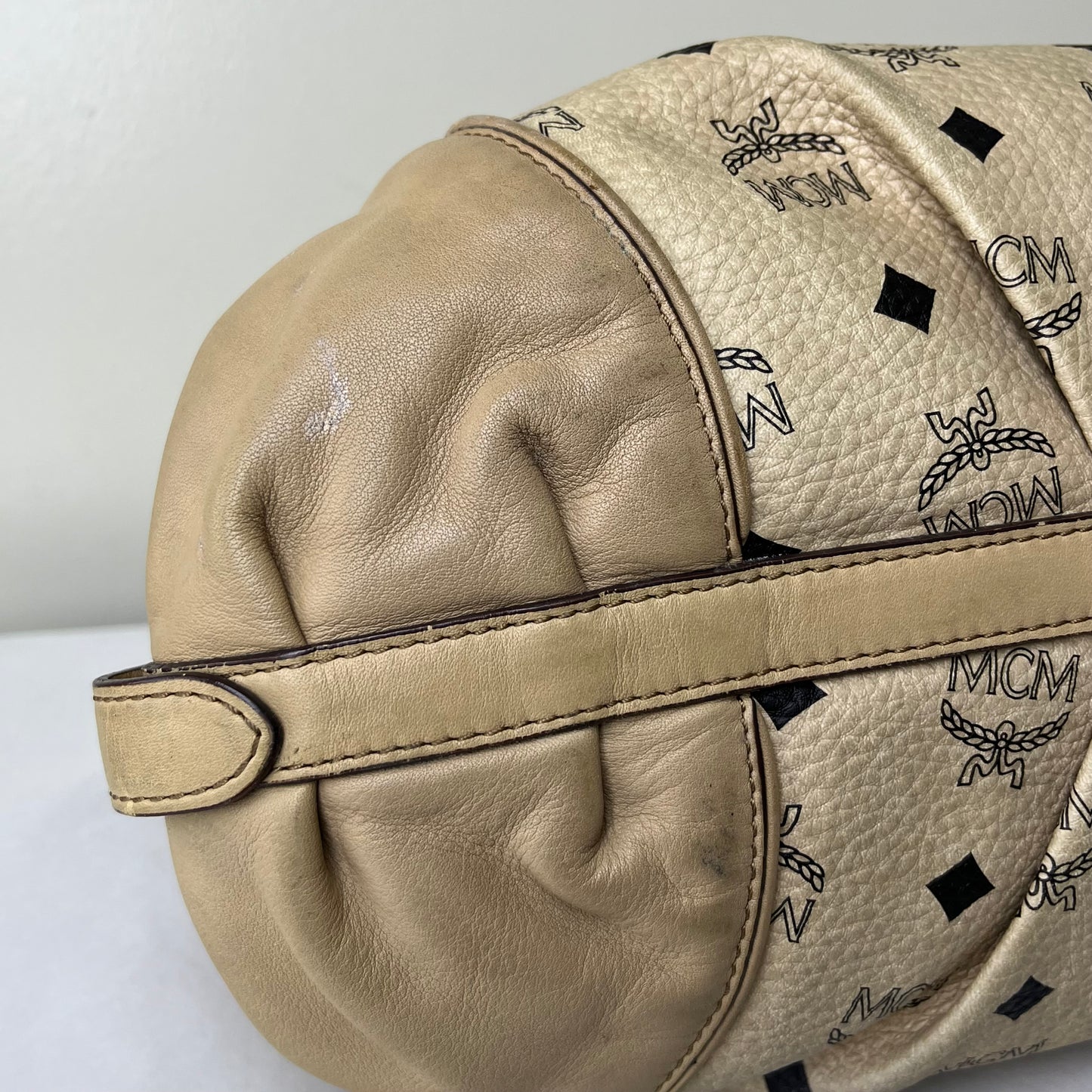 MCM Calfskin Visetos – 6.5"H x 9.5"L x 2.5"W