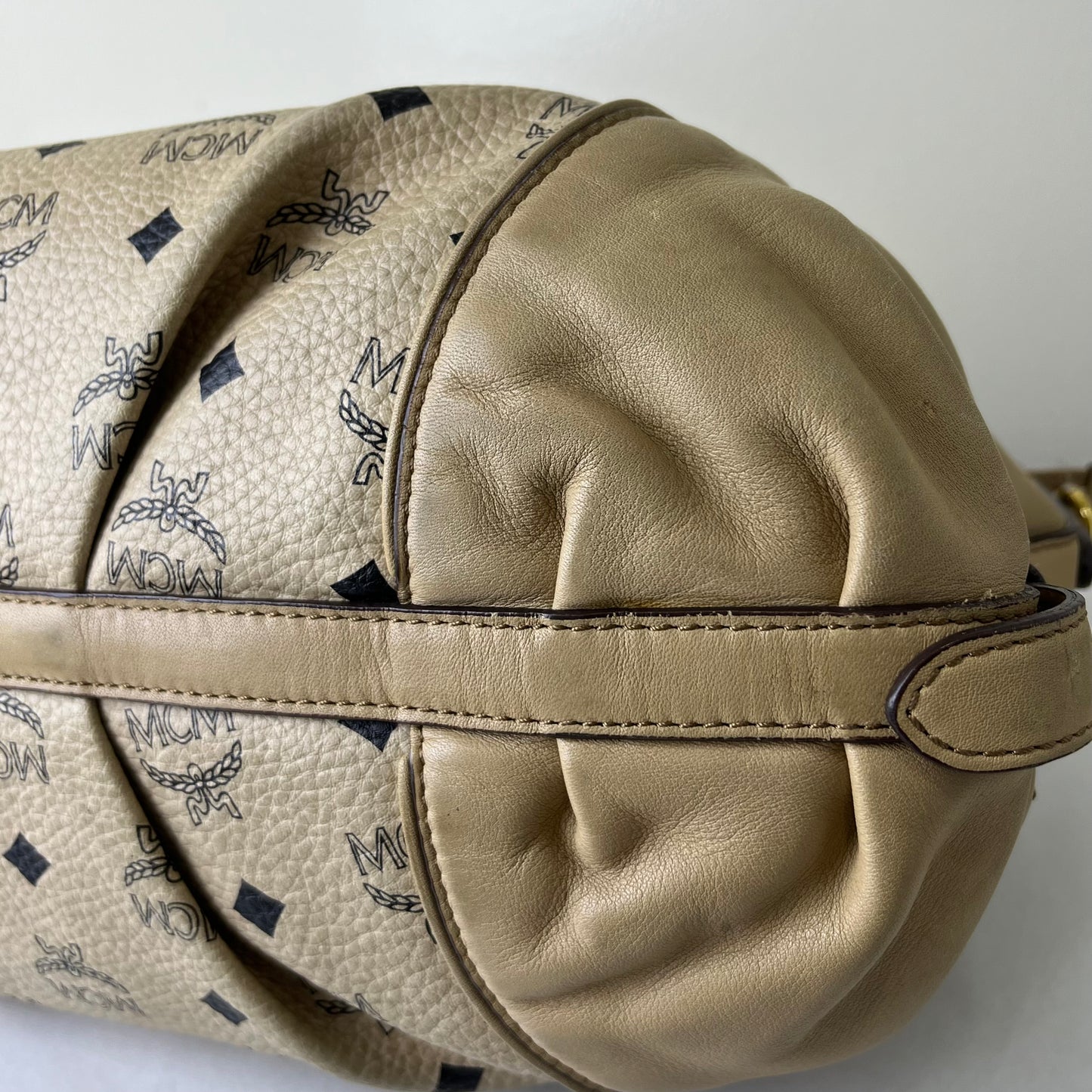 MCM Calfskin Visetos – 6.5"H x 9.5"L x 2.5"W