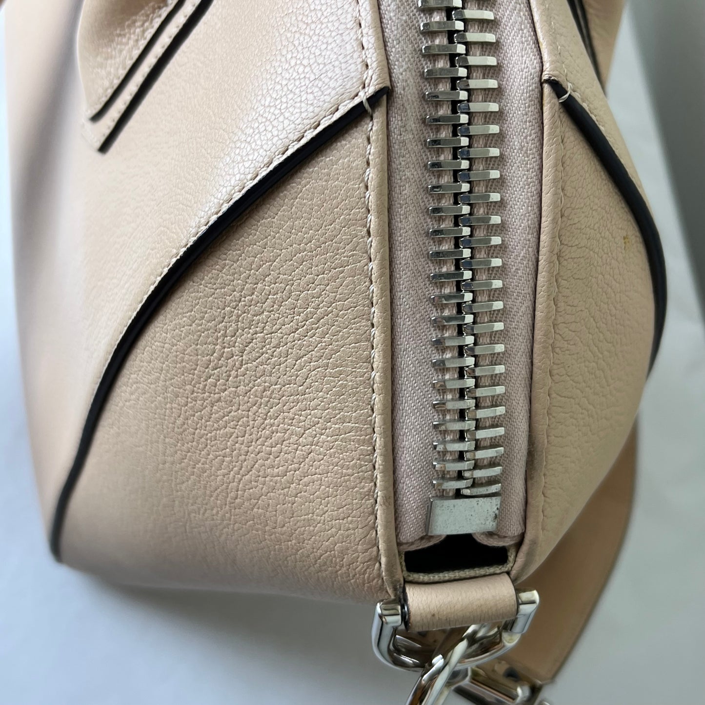 Givenchy Antigona Large Apricot – 10.2"H x 14"L x 6.3"W