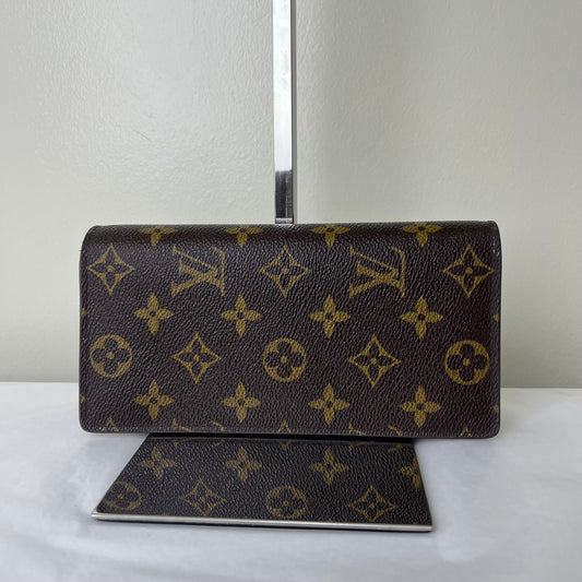 Louis Vuitton Brazza Wallet Monogram Canvas – 3.9"H x 7.5"L x 0.8"W