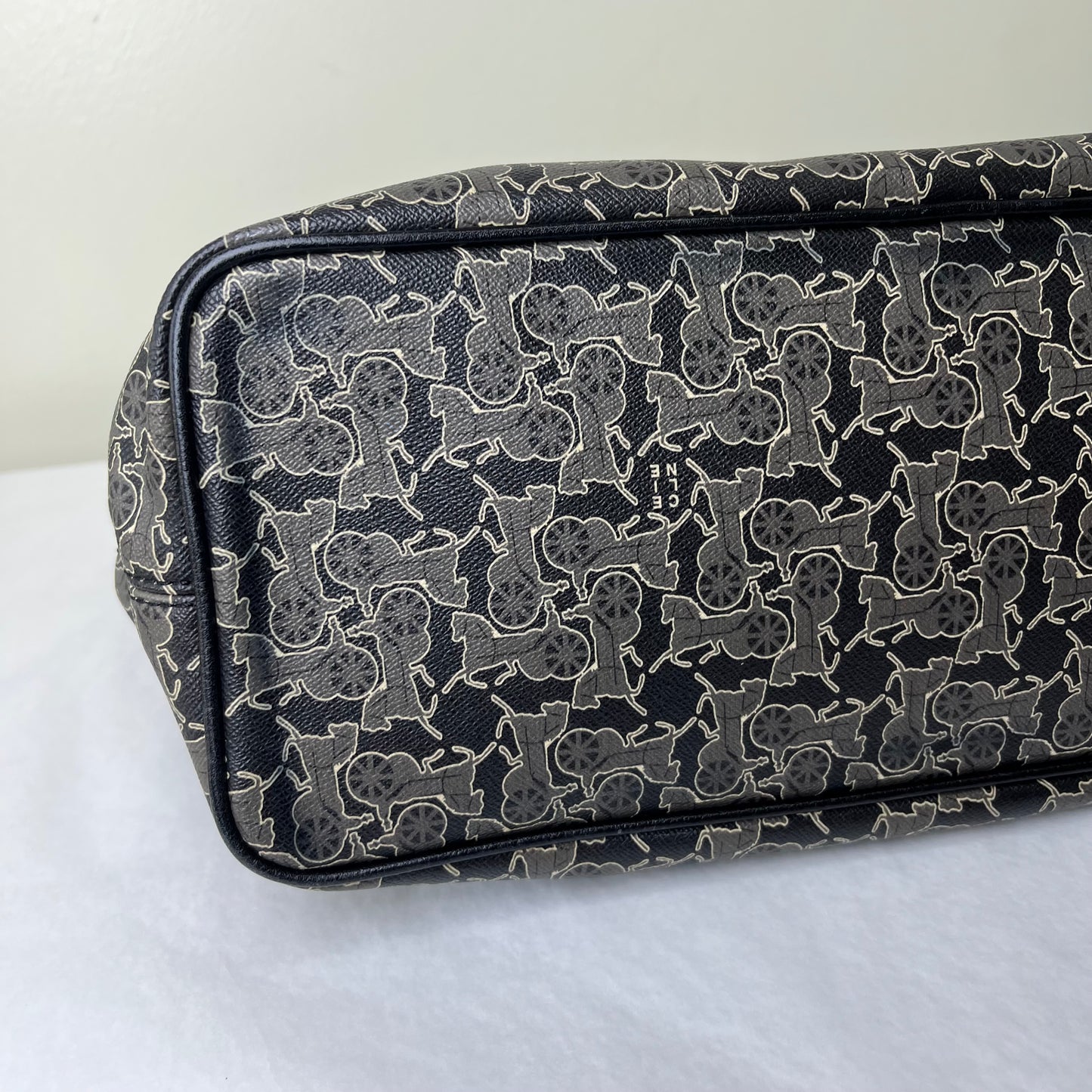 Celine Vintage Tote Black – 10.2"H x 13.8"L x 5.9"W