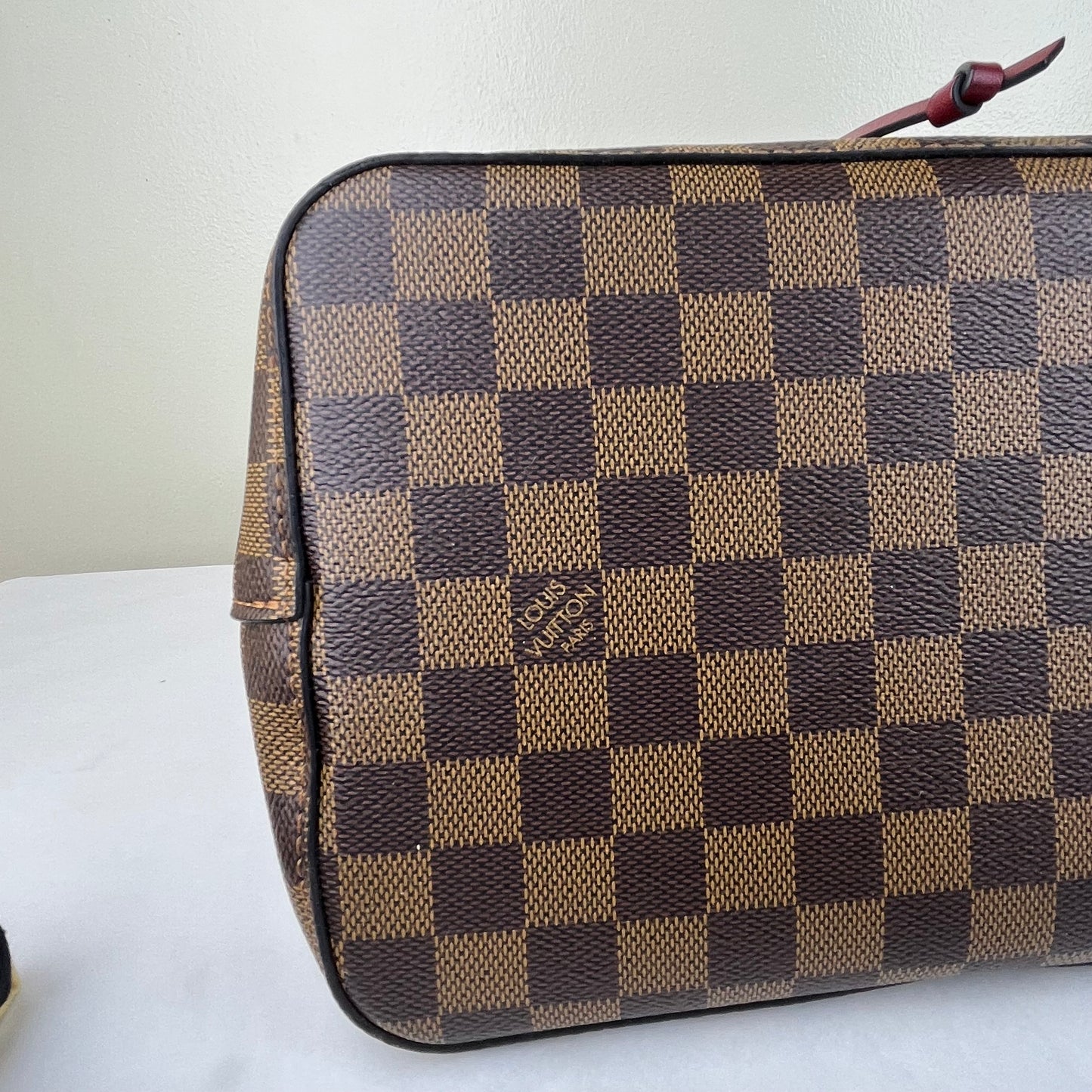 Louis Vuitton NeoNoe Damier Ebene Maroon Trims – 10.2"H x 8.7"L x 10.2"W