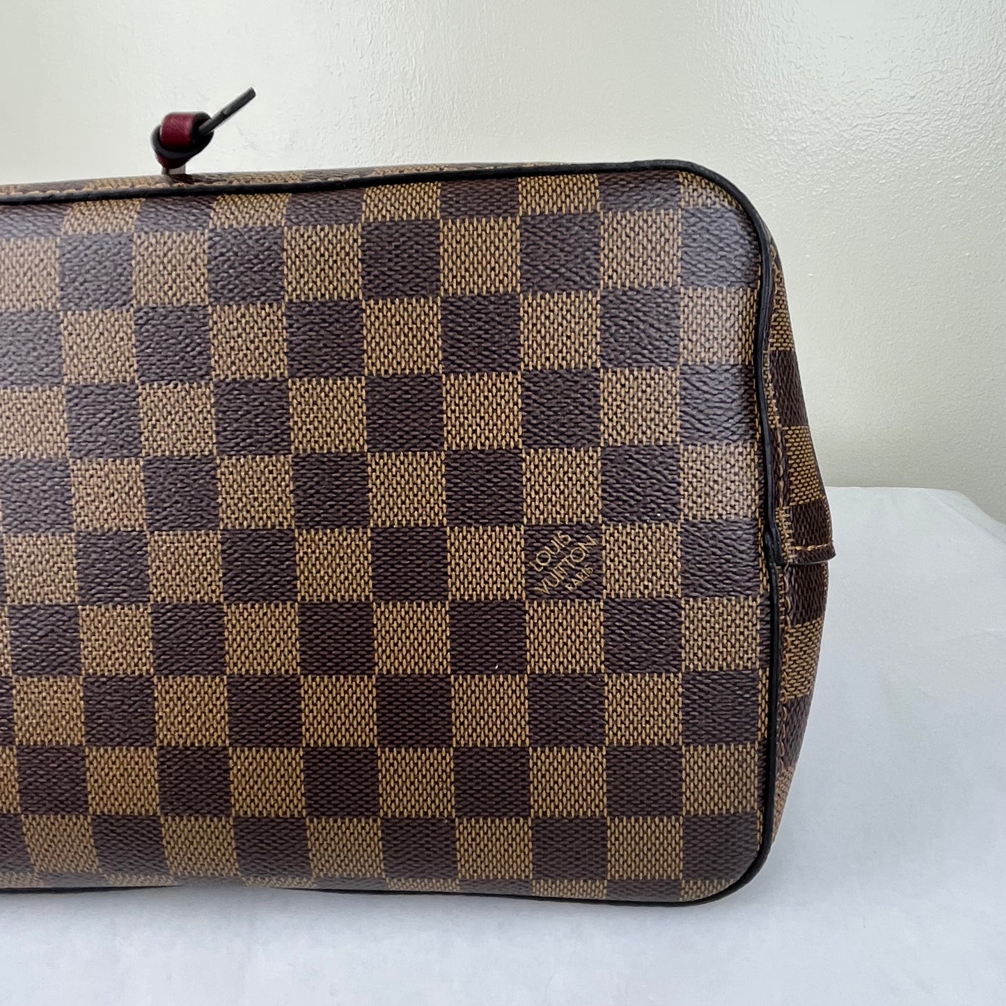 Louis Vuitton NeoNoe Damier Ebene Maroon Trims – 10.2"H x 8.7"L x 10.2"W