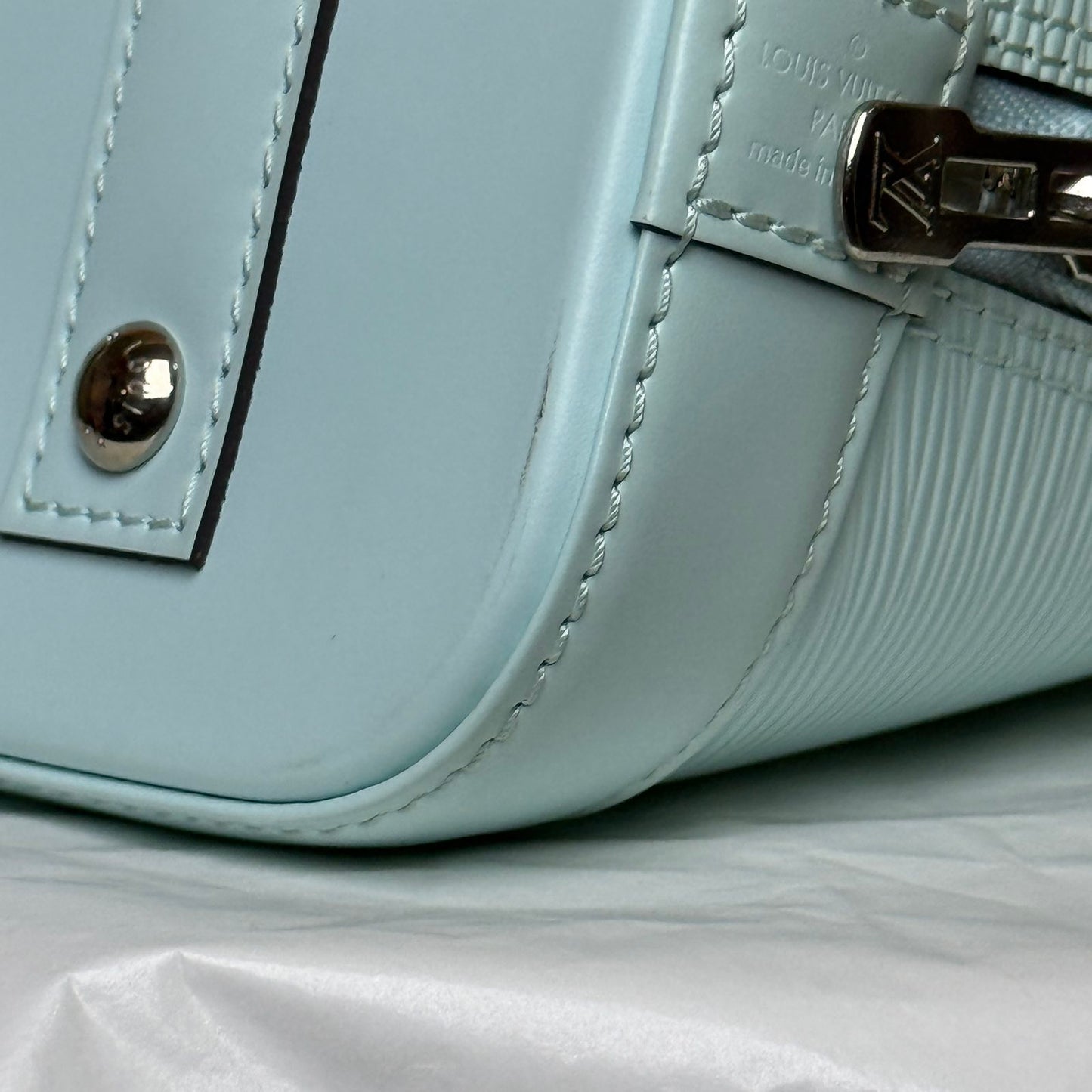 Louis Vuitton	Alma BB Epi - Baby Blue