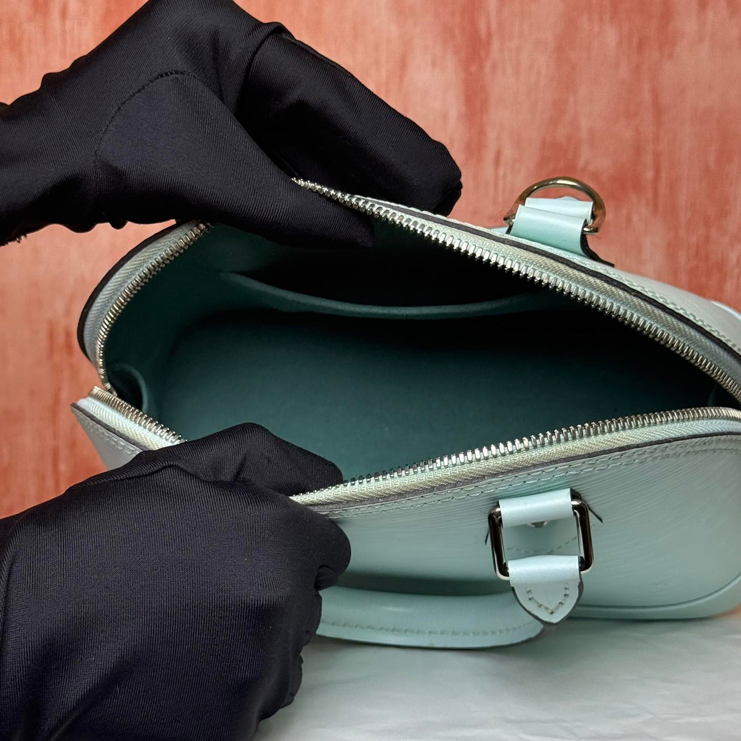 Louis Vuitton	Alma BB Epi - Baby Blue