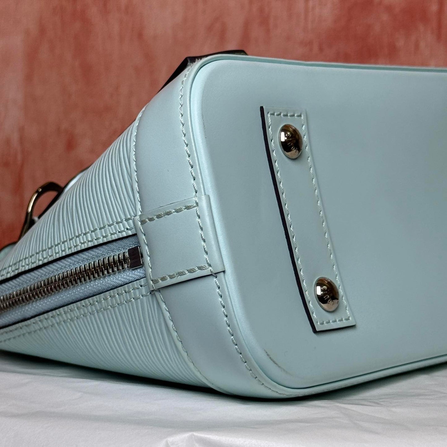 Louis Vuitton	Alma BB Epi - Baby Blue