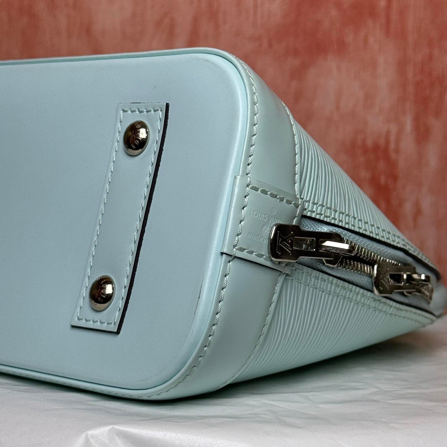 Louis Vuitton	Alma BB Epi - Baby Blue