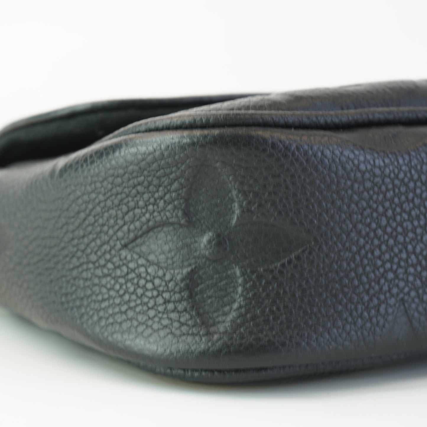 Louis Vuitton	Wallet on Chain Ivy Black