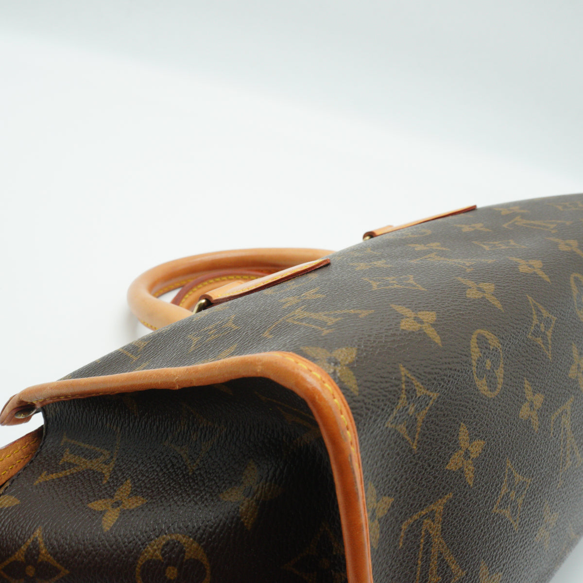 Louis Vuitton	Popincourt Mono Medium GHW