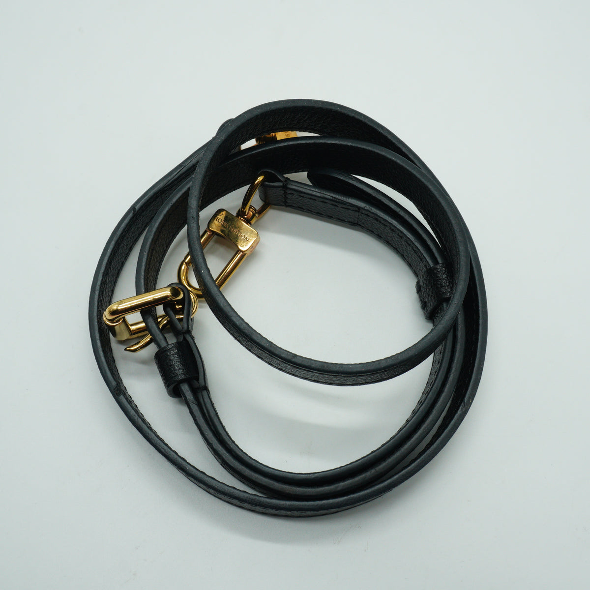 Louis Vuitton	Pochette Metis Black Small GHW