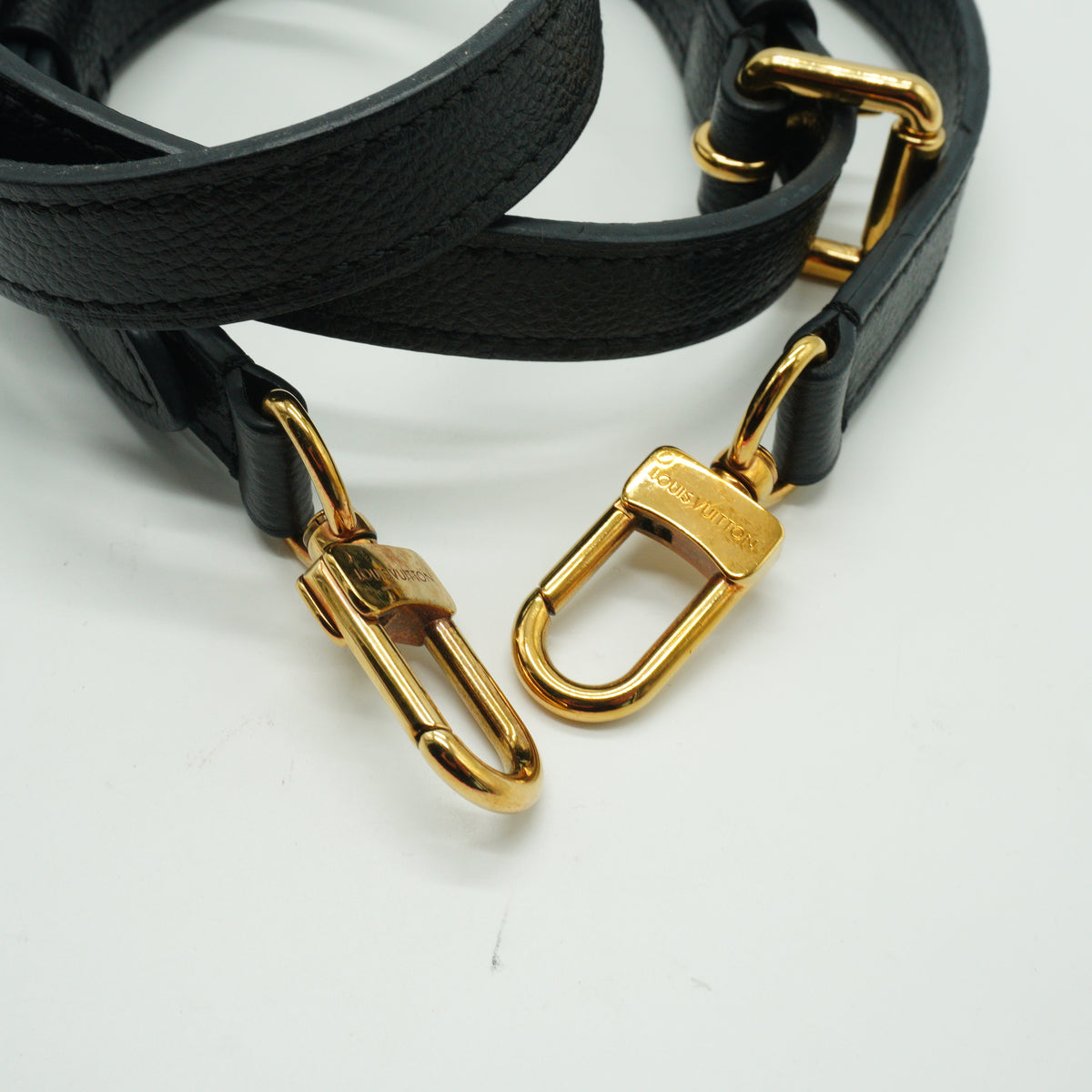 Louis Vuitton	Pochette Metis Black Small GHW
