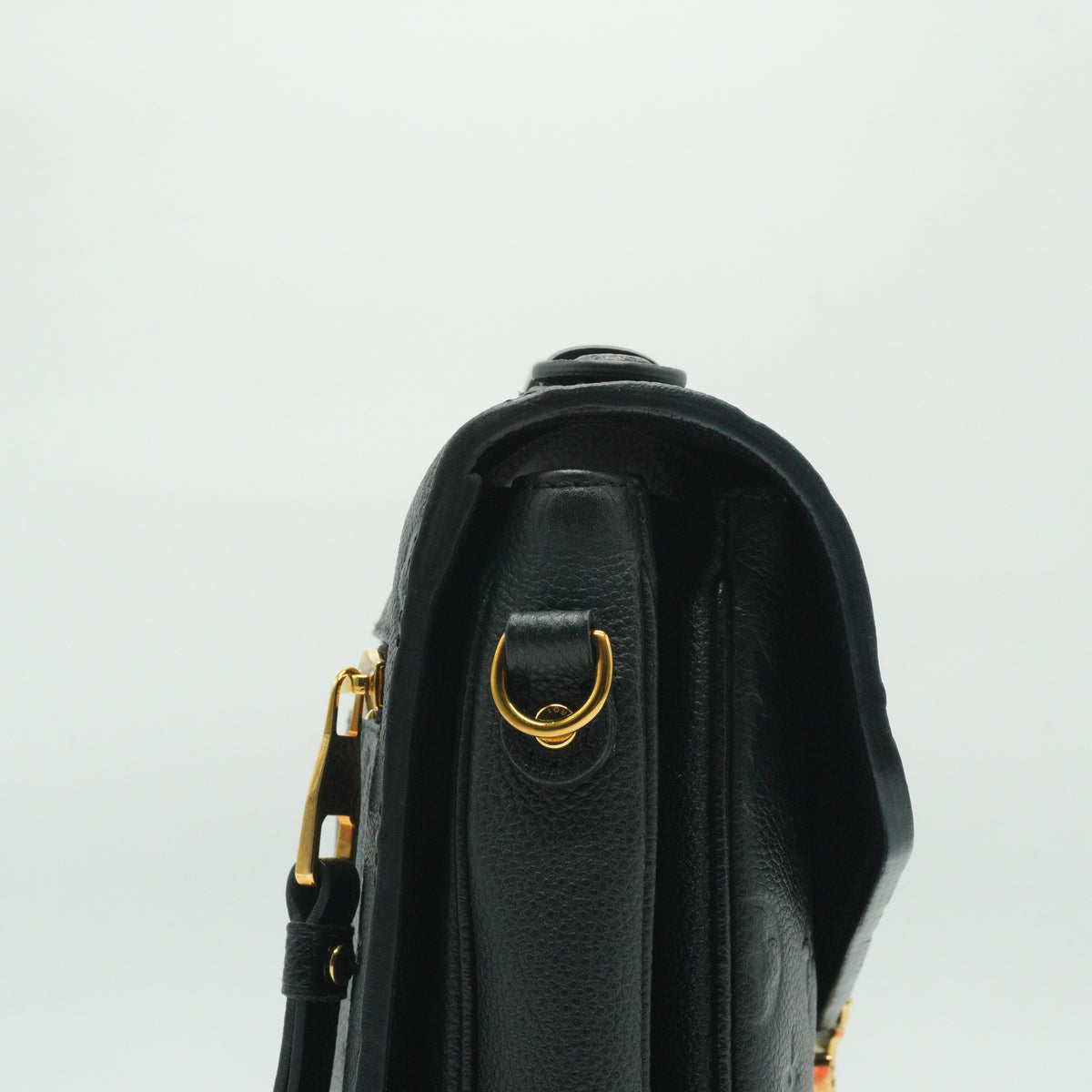 Louis Vuitton	Pochette Metis Black Small GHW