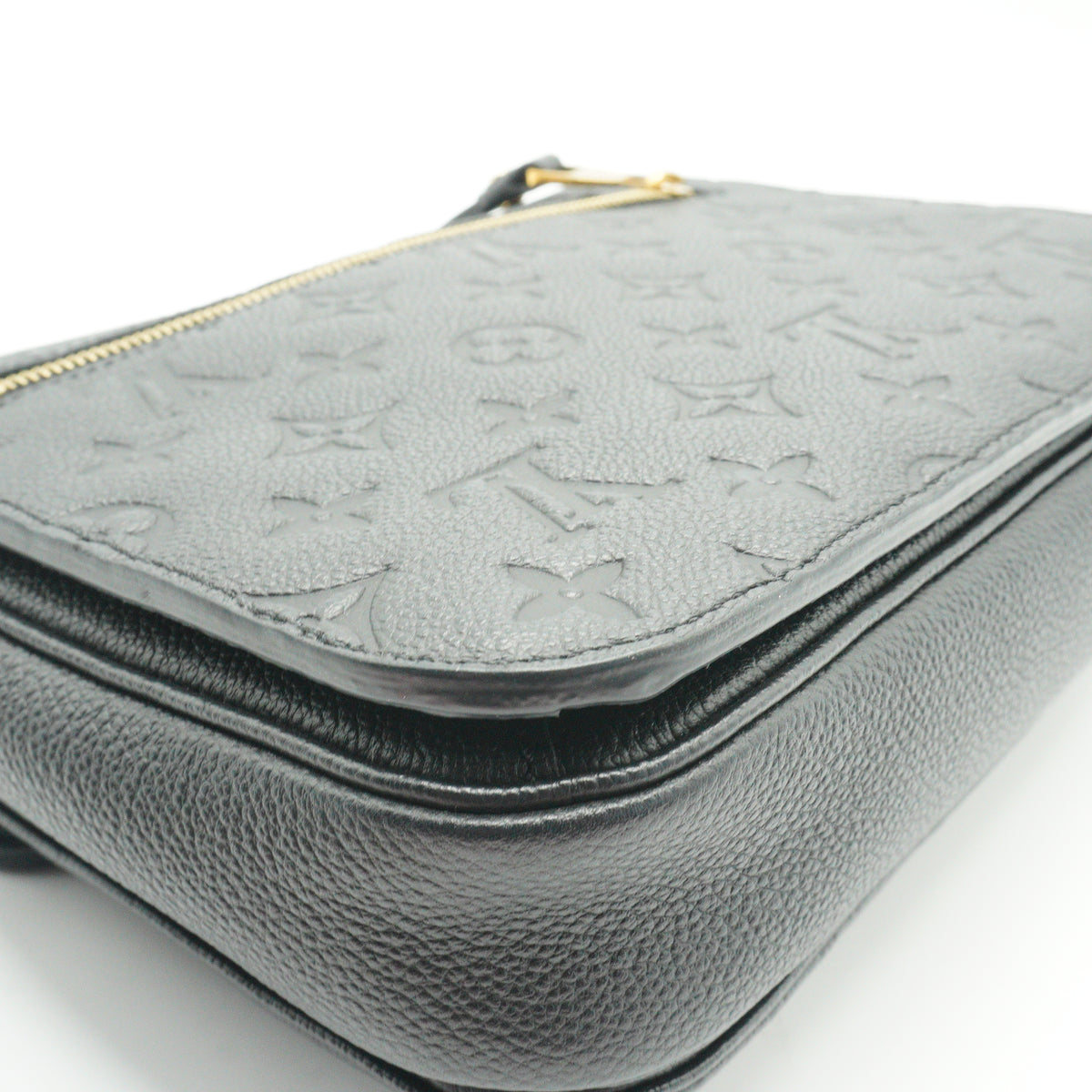 Louis Vuitton	Pochette Metis Black Small GHW