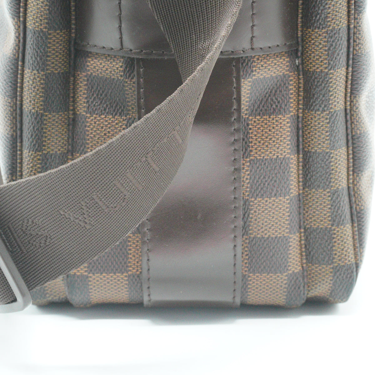 Louis Vuitton	Naviglio Damier Ebene Medium Messenger Bag GHW