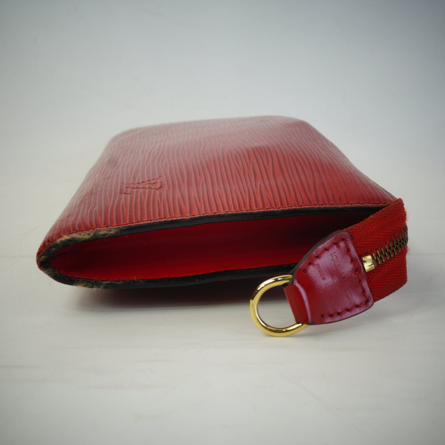 Louis Vuitton	Epi Pochette Red GHW Small