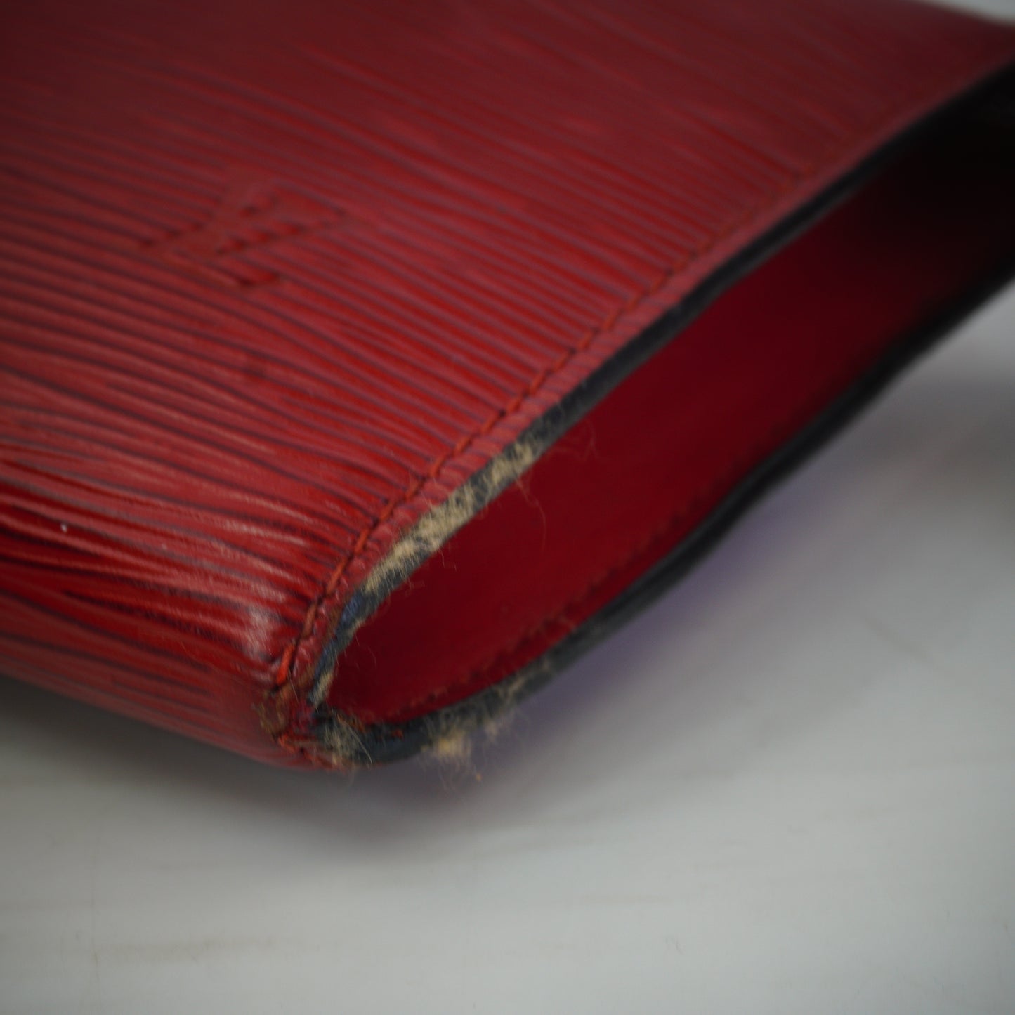 Louis Vuitton	Epi Pochette Red GHW Small