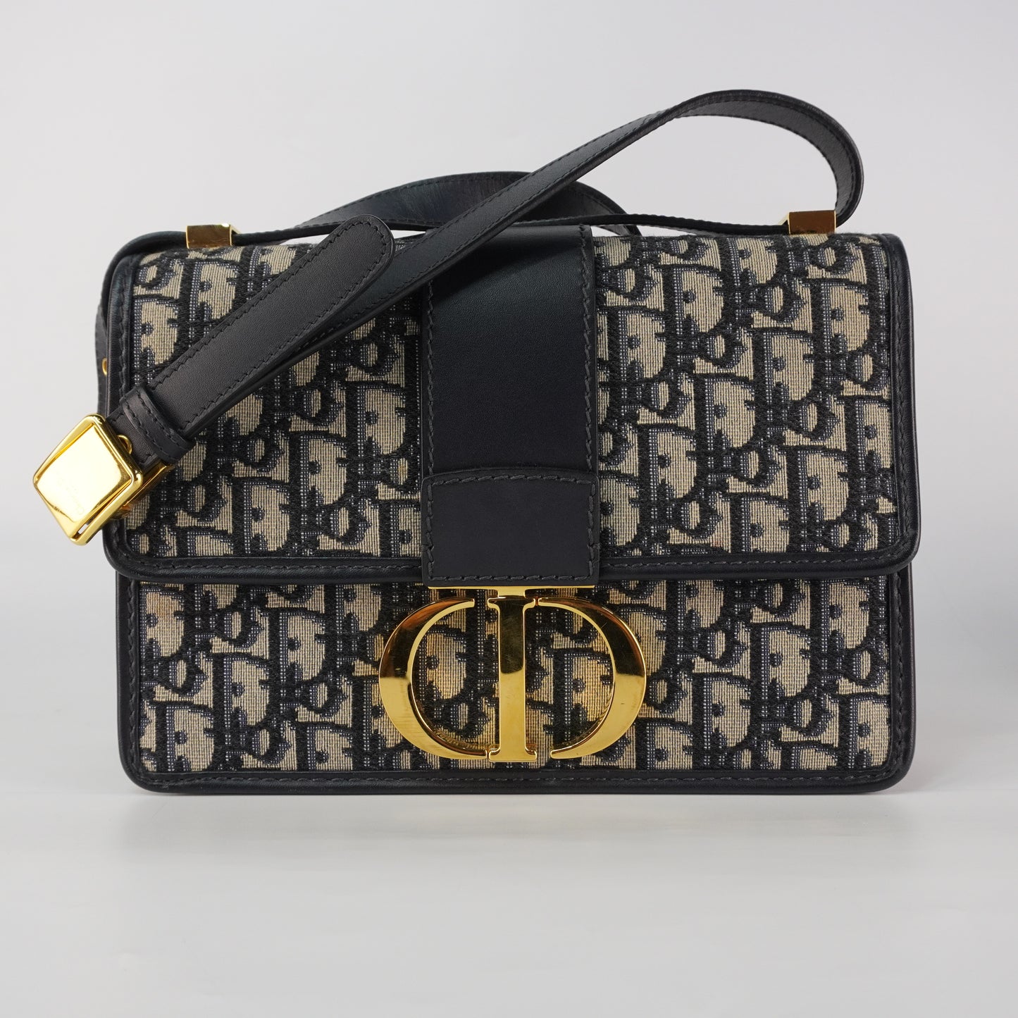 Dior	Montaigne Oblique Blue