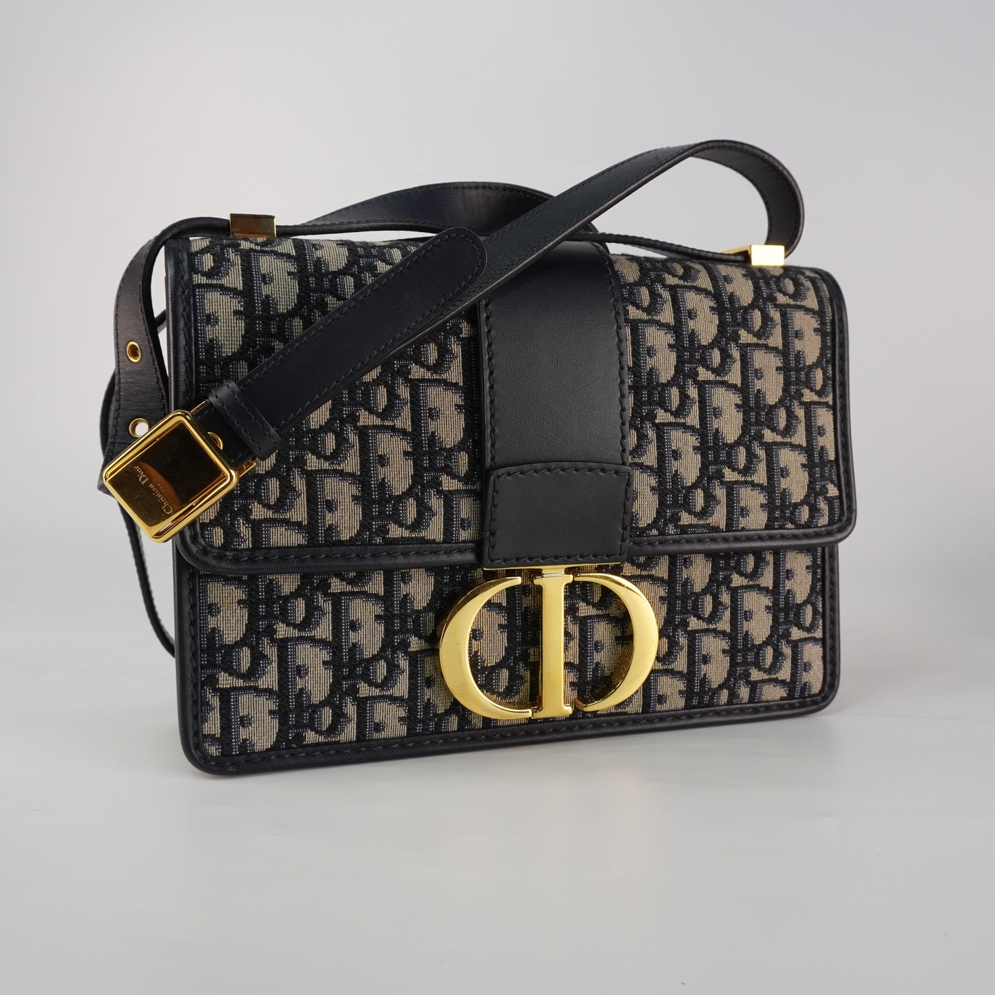 Dior	Montaigne Oblique Blue