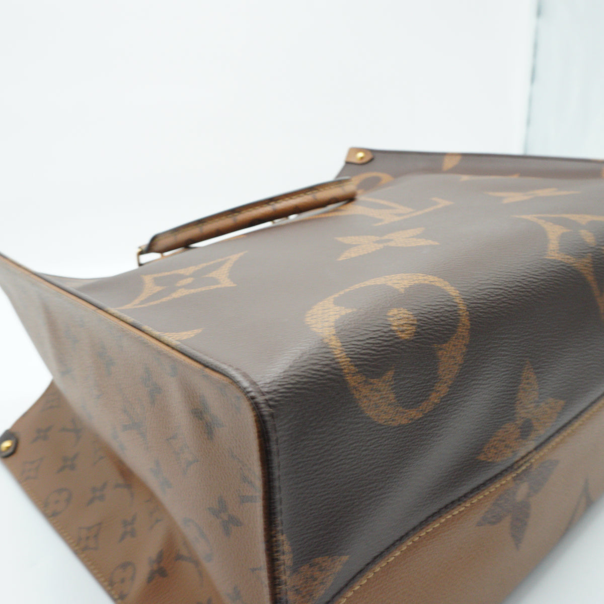 Louis Vuitton	On The Go GM Monogram canvas GHW