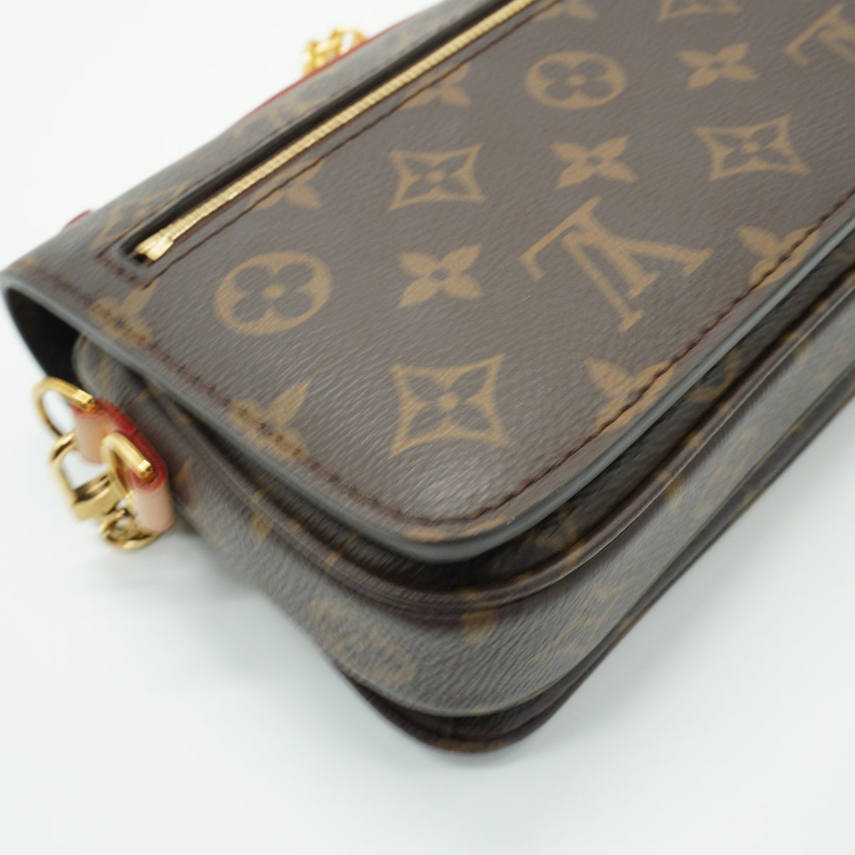 Louis Vuitton Pochette Metis East-West Small GHW