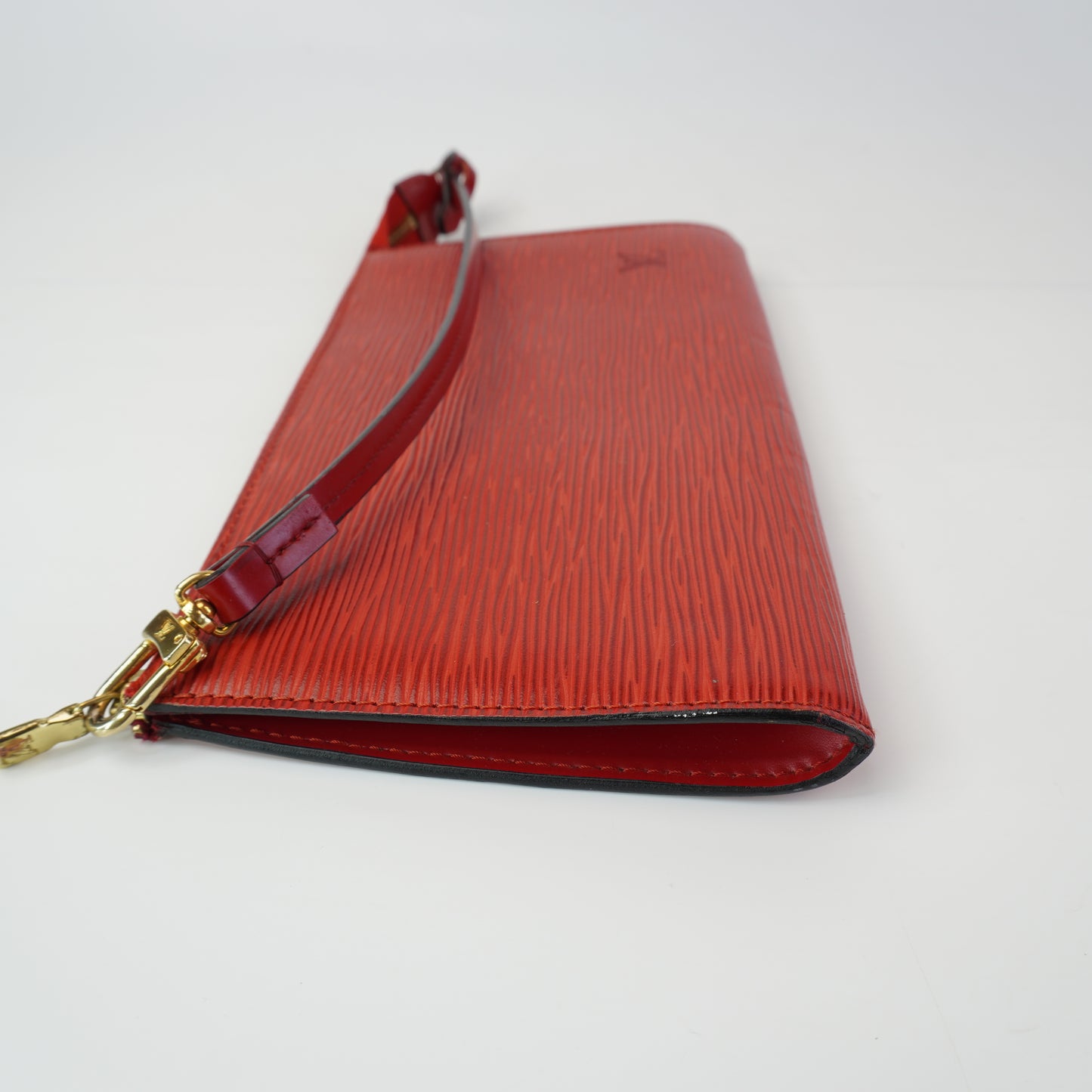 Louis Vuitton	Pochette Epi Red