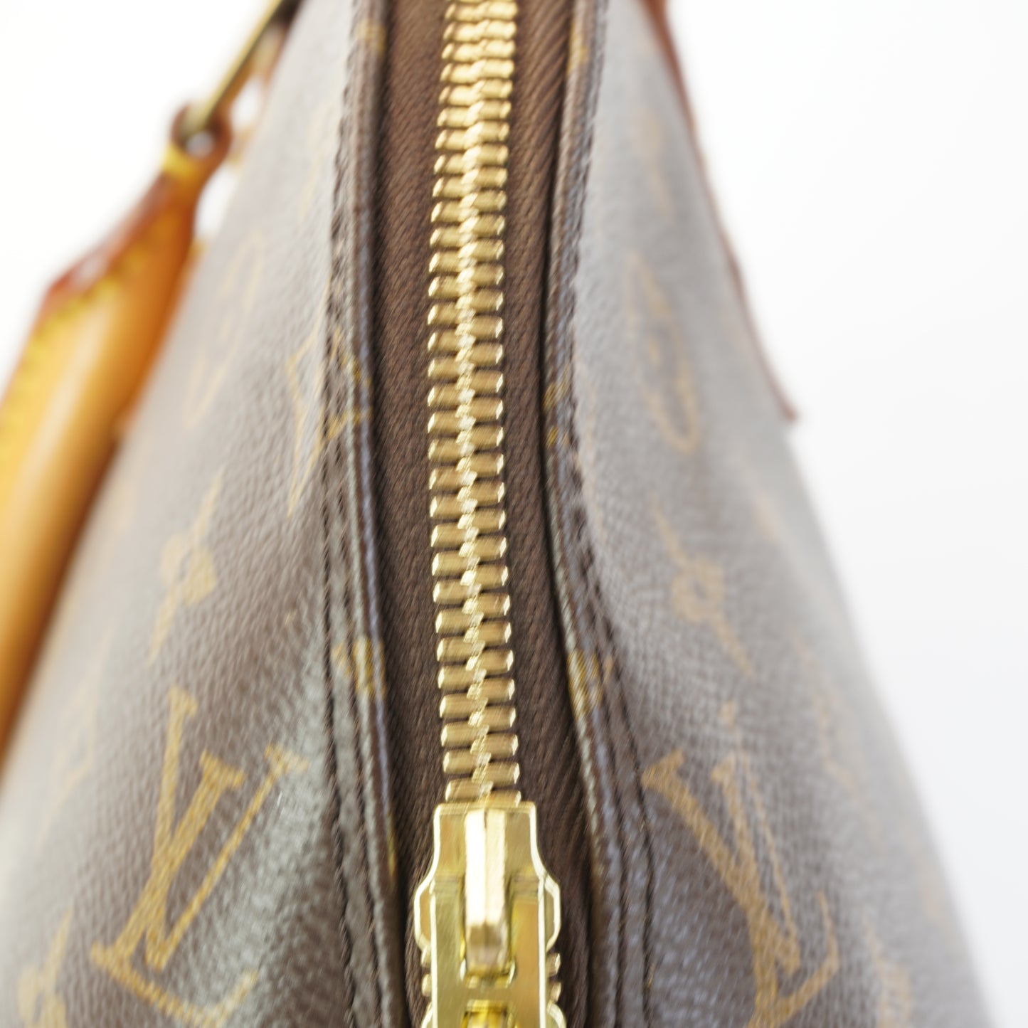 Louis Vuitton	Alma Hand Bag Classic Mono Canvas