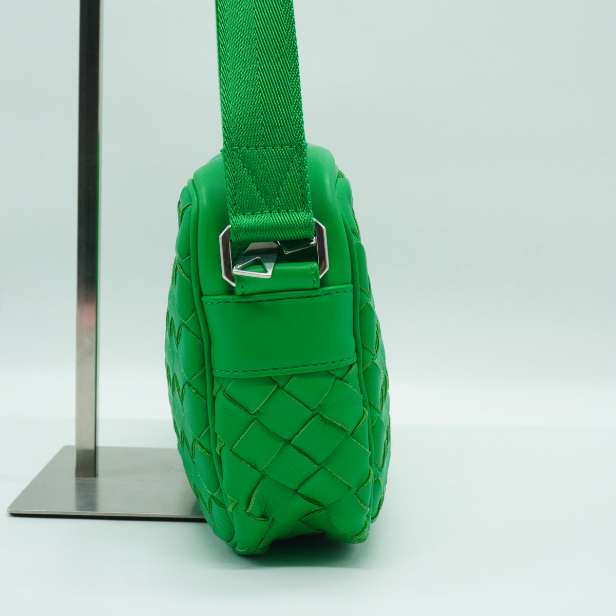 Bottega Veneta	Intrecciato Camera Bag Green Small SHW