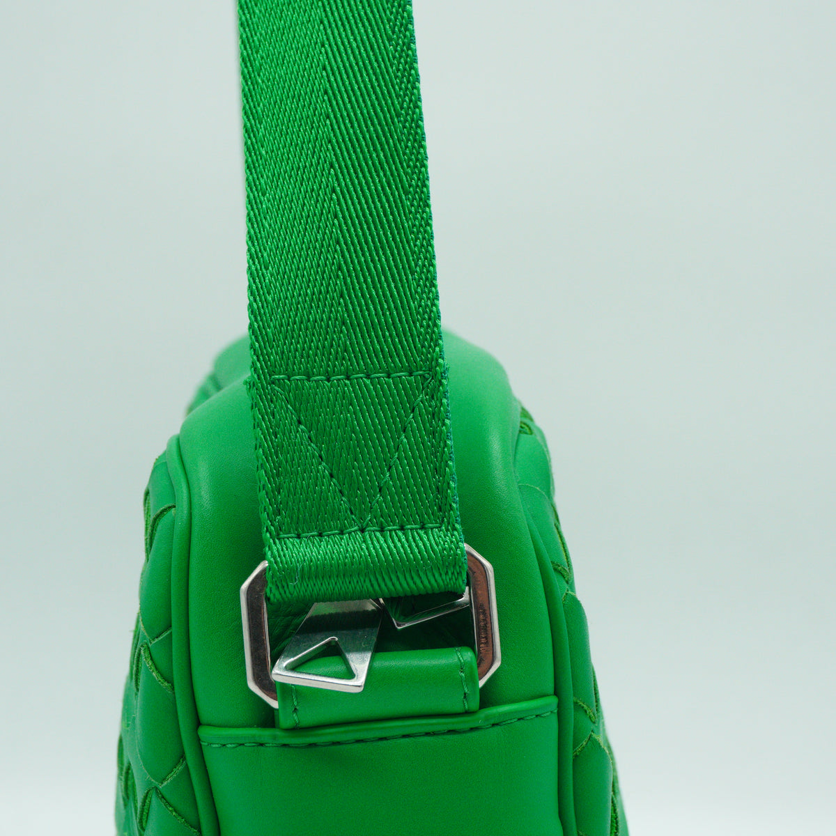 Bottega Veneta	Intrecciato Camera Bag Green Small SHW