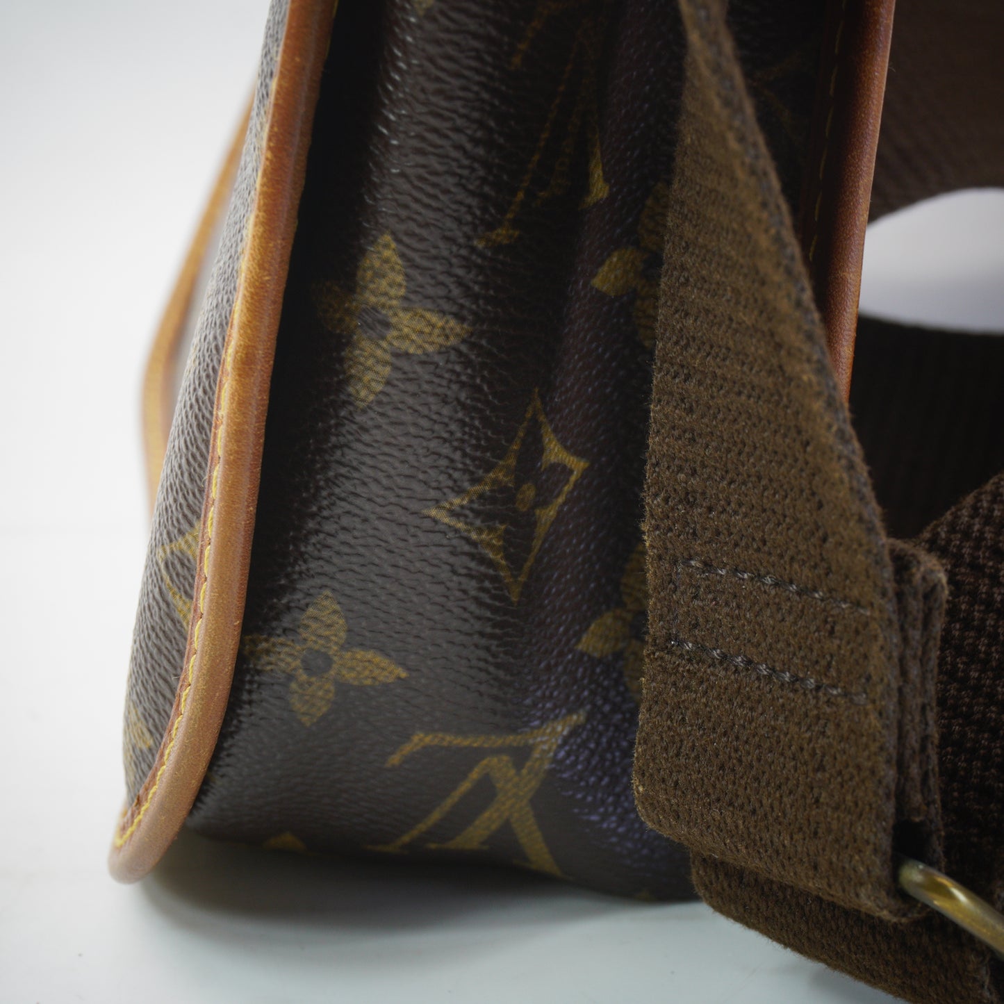 Louis Vuitton	Monogram Messenger GHW Small