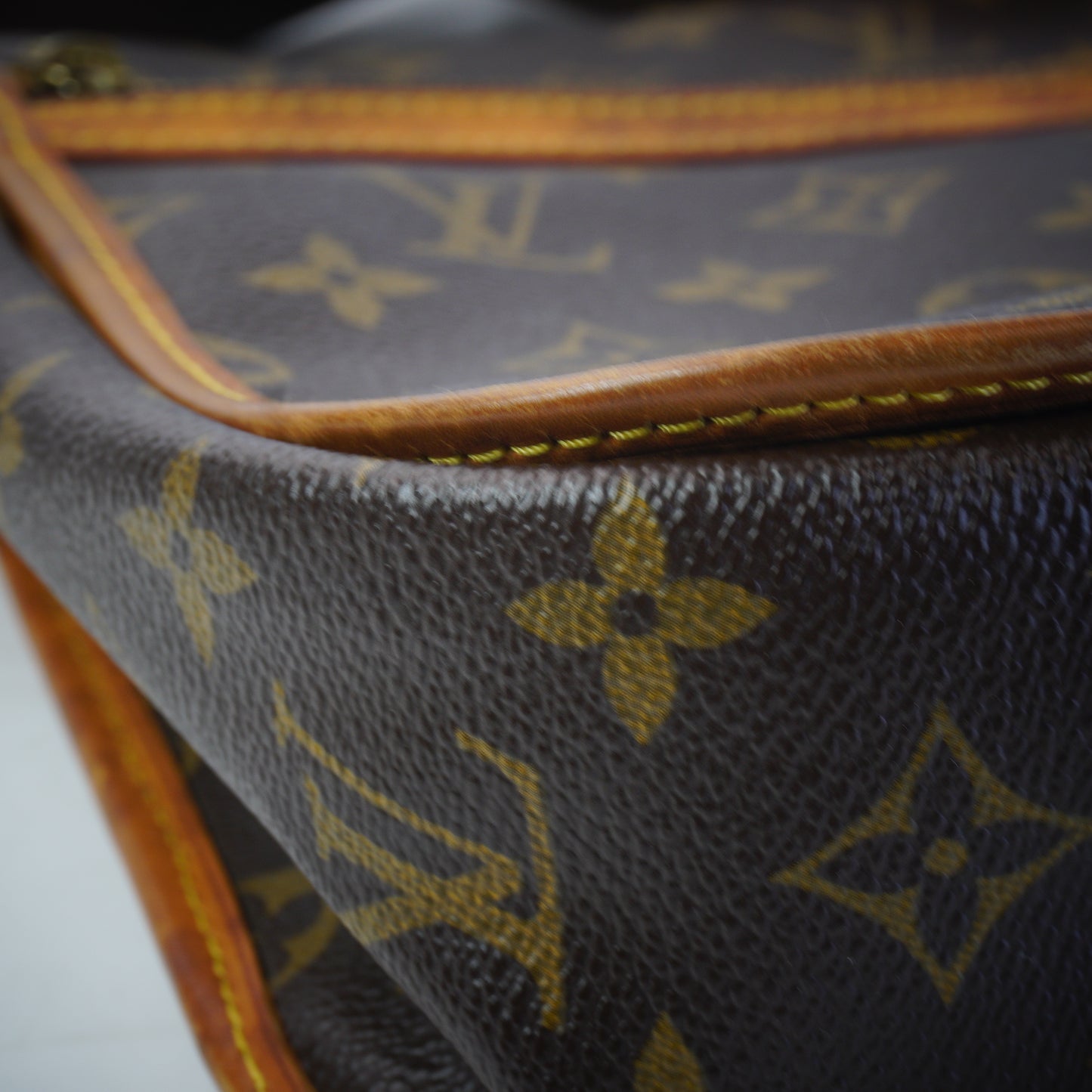 Louis Vuitton	Monogram Messenger GHW Small