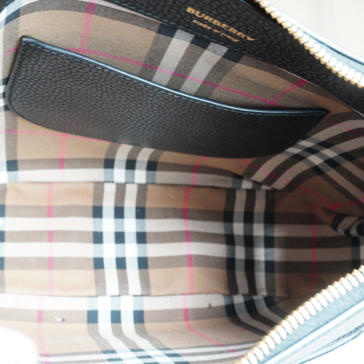 Burberry	Grained Leather Medium Hobo Bag GHW