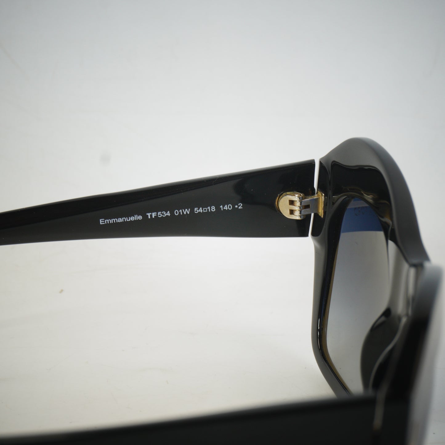 Tomford	Emmanuelle Shades