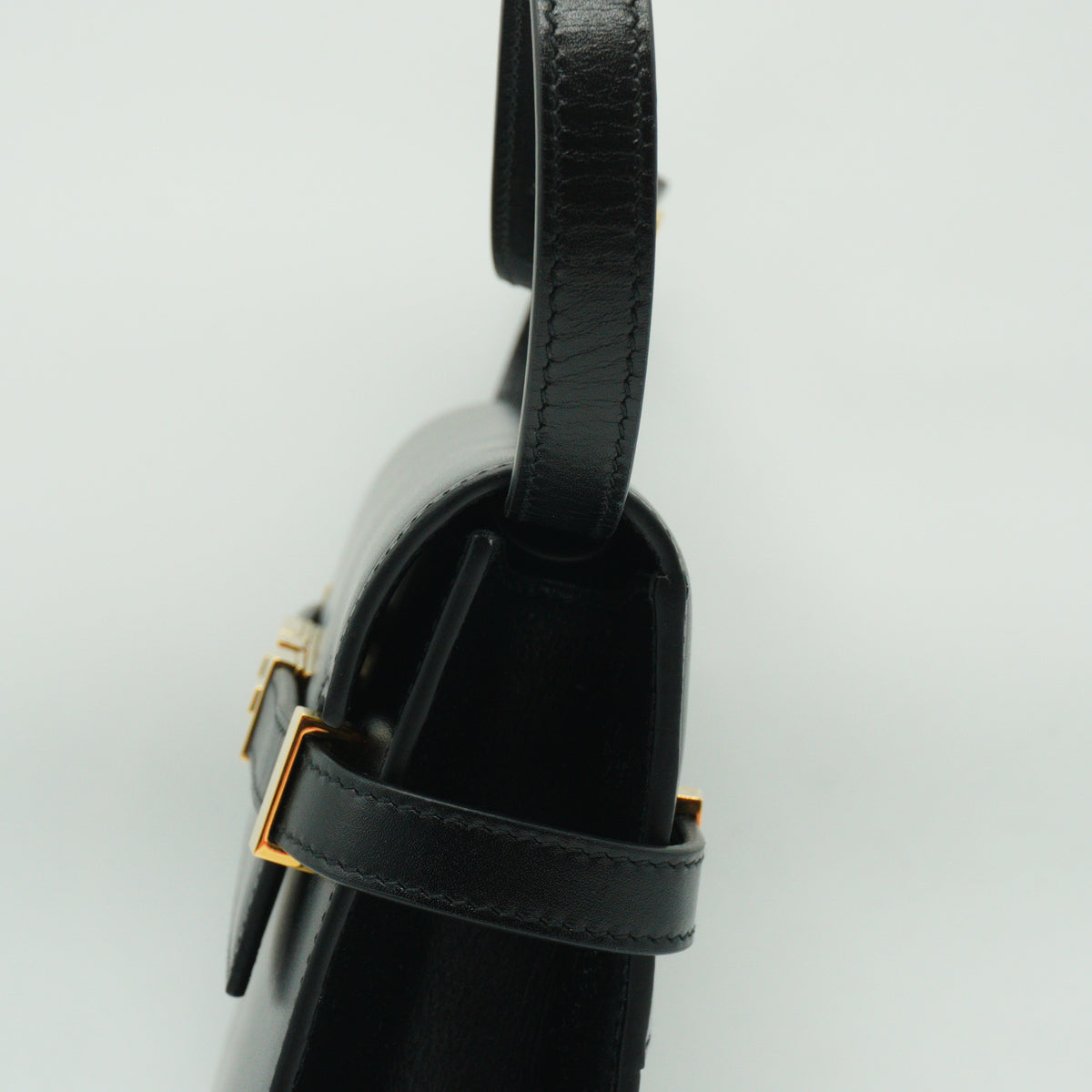 YSL	Manhattan Shoulder Medium Black GHW