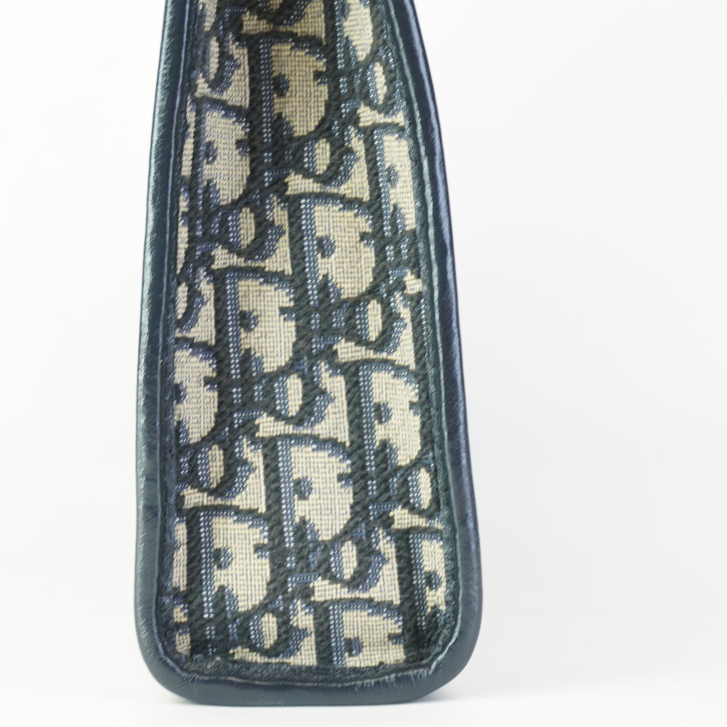 Dior	Clutch