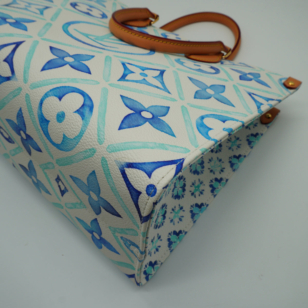Louis Vuitton On the GO Tote bag