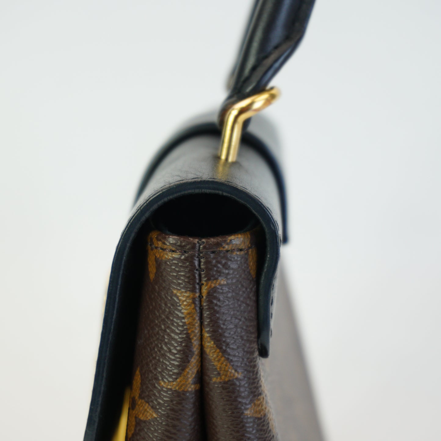 Louis Vuitton	Locky BB GHW Small