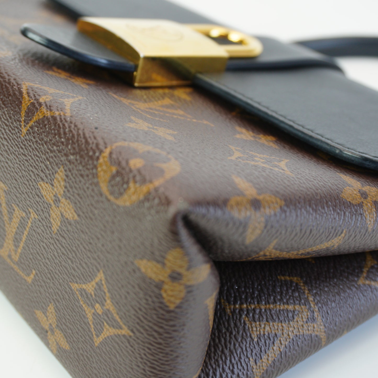 Louis Vuitton	Locky BB GHW Small