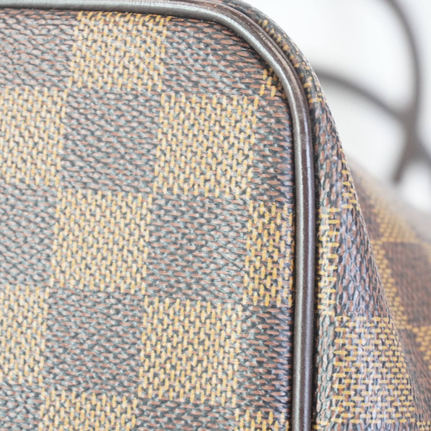 Louis Vuitton	Saleya Medium GHW