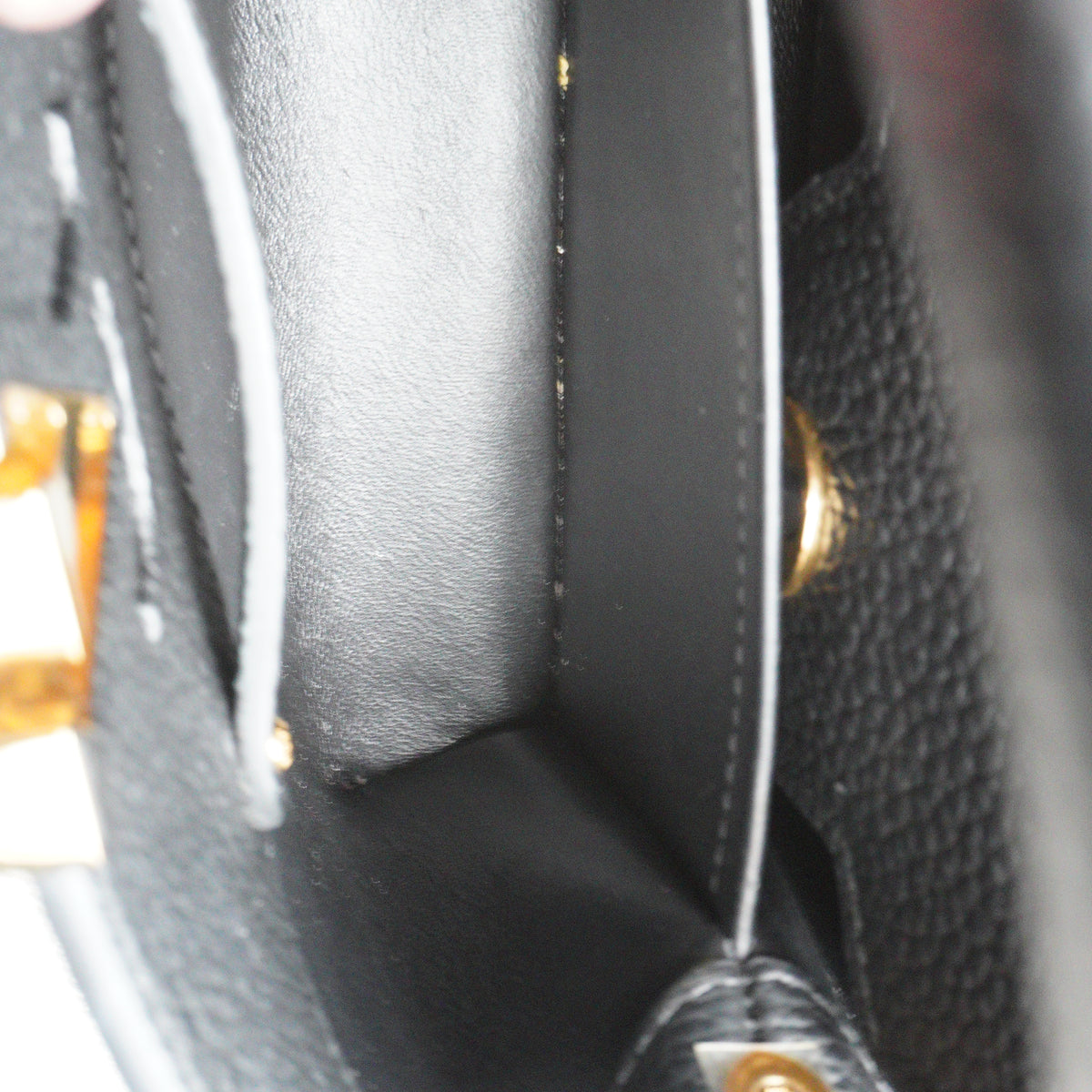 Louis Vuitton	Capucine Mini full-grain Taurillon calf leather Black GHW