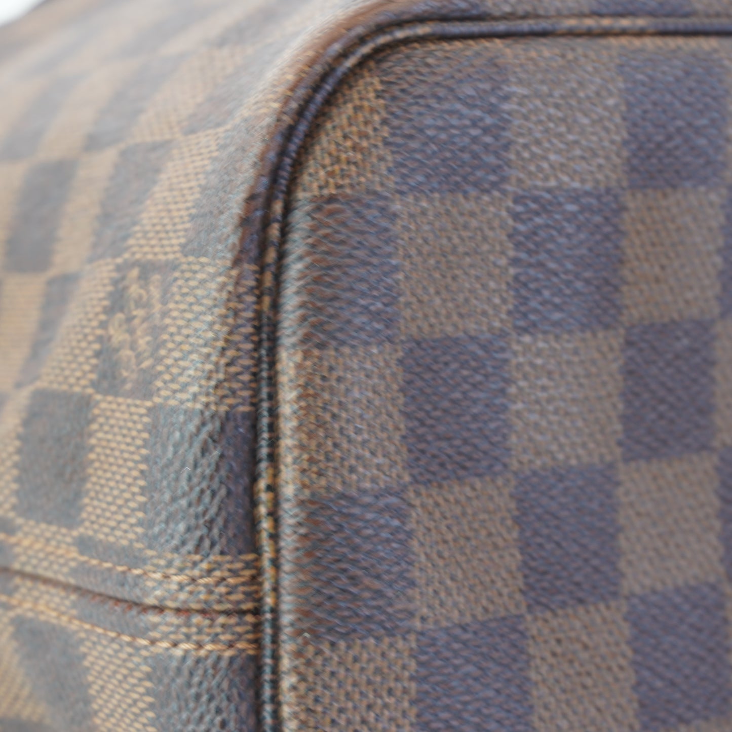 Louis Vuitton	Damier Ebene Neverfull PM