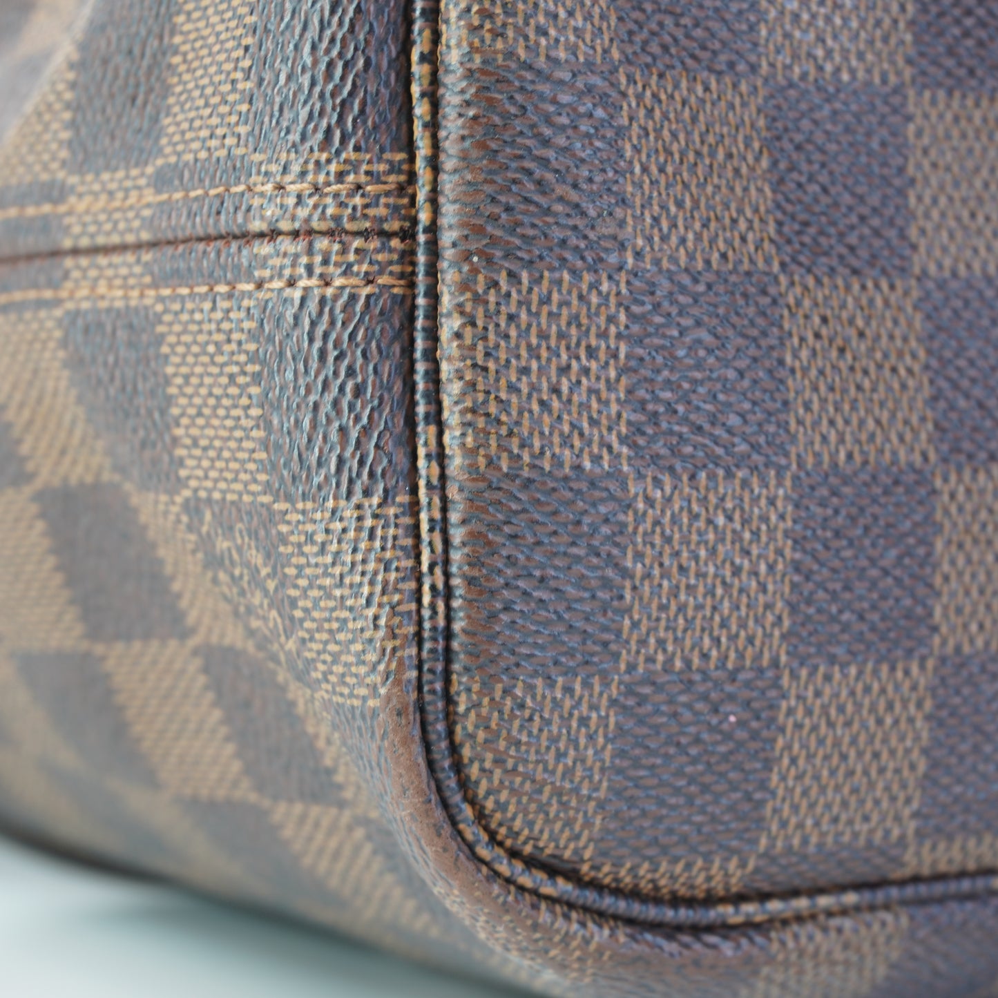 Louis Vuitton	Damier Ebene Neverfull PM